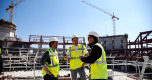 Los trabajadores de las obras del Roig Arena estrenan la futura zona VIP con una comida